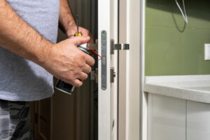 How to unfreeze a house door lock