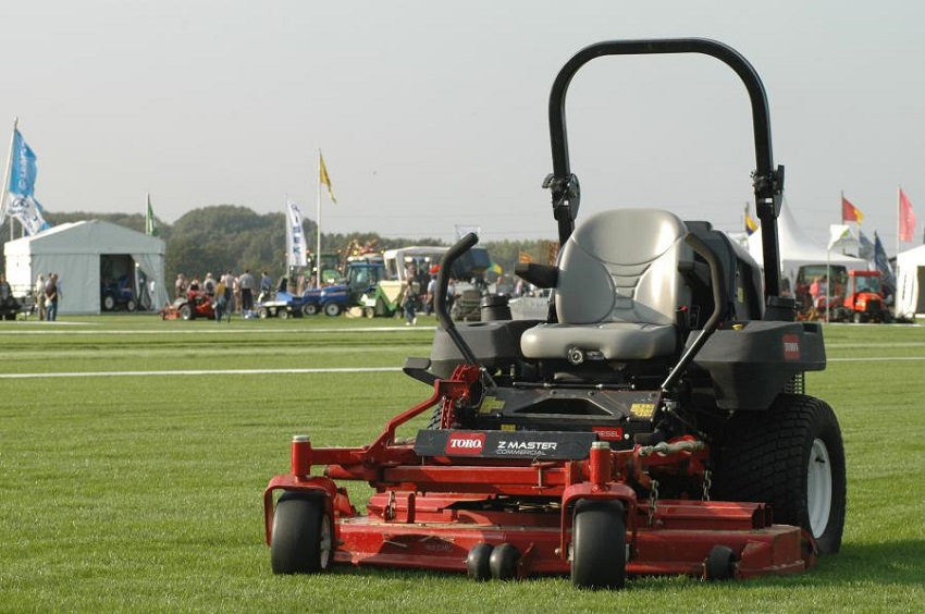 What are the Disadvantages of a Zero Turn Lawn Mower