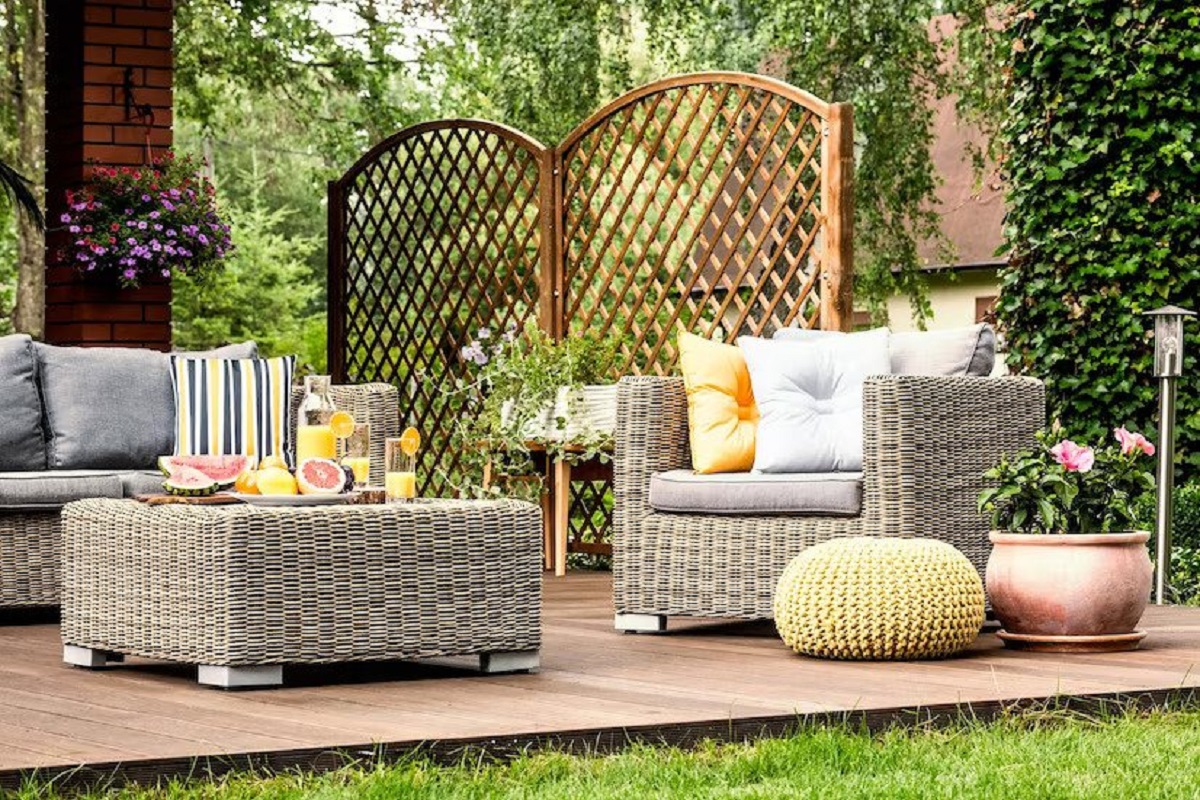 How to Decorate a Patio for Summer: Creating Your Outdoor Oasis