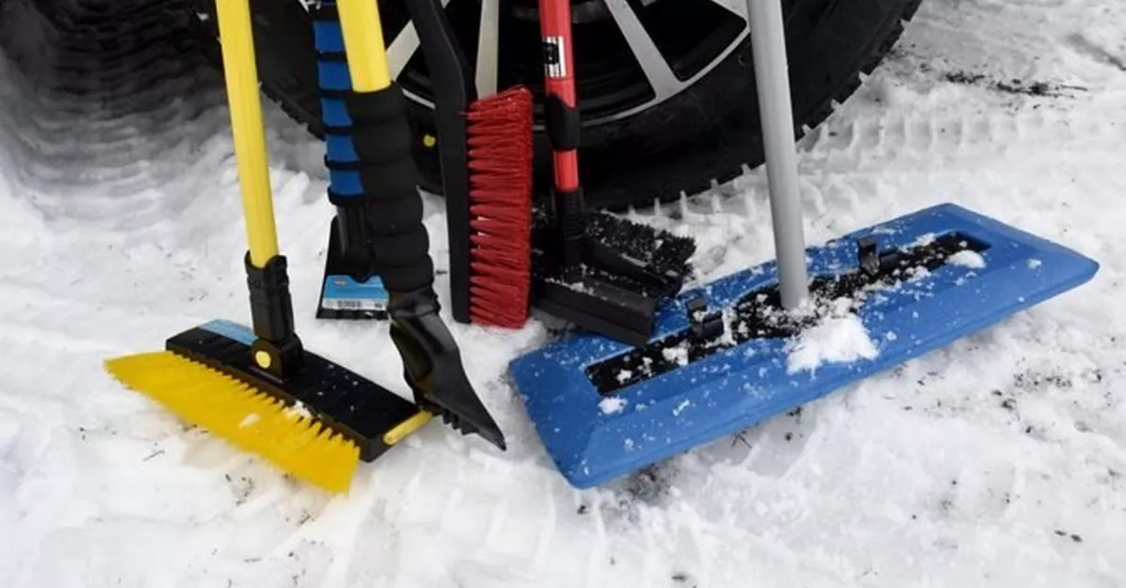 Tips For Safe And Efficient Roof Snow Removal