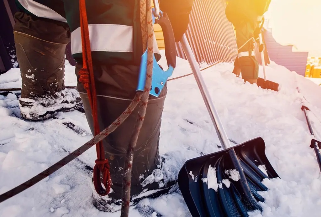 Types Of Roof Snow Shovels