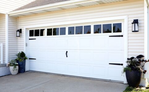 How to Repair a Garage Door Panel With Aluminum Siding